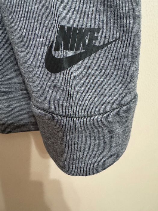 Долнище и блуза Nike Tech Fleece.