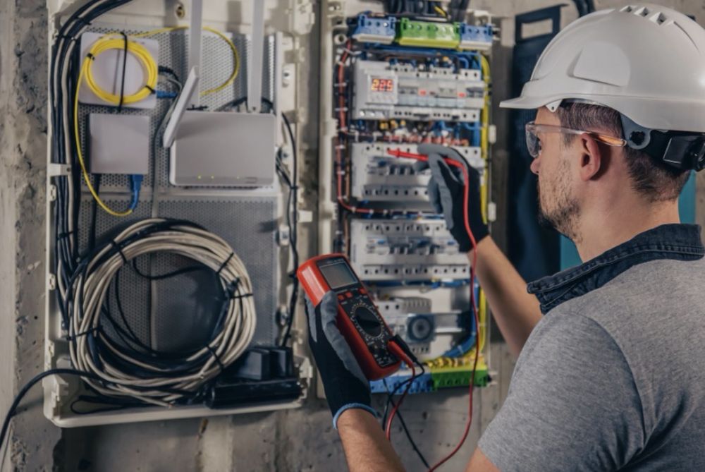 Barcha turdagi elektrik xizmatlari  kamera damafon oʻrnatamiz 24/7