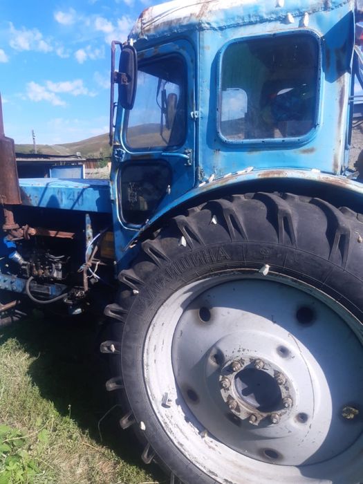 Трактор Т-40 вместе с косилкой