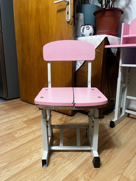 Birou mic roz de copii