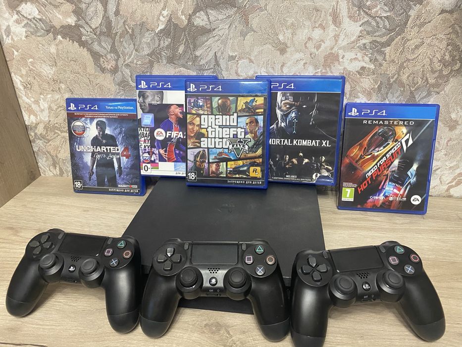 Приставка Playstation 4