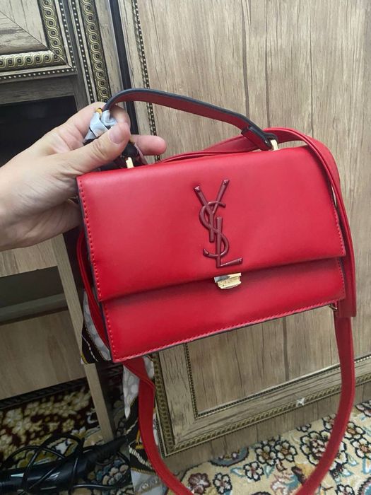 Женская красная сумка