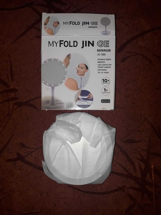 Продавам НОВО малко LED ОГЛЕДАЛО + интересен подарък