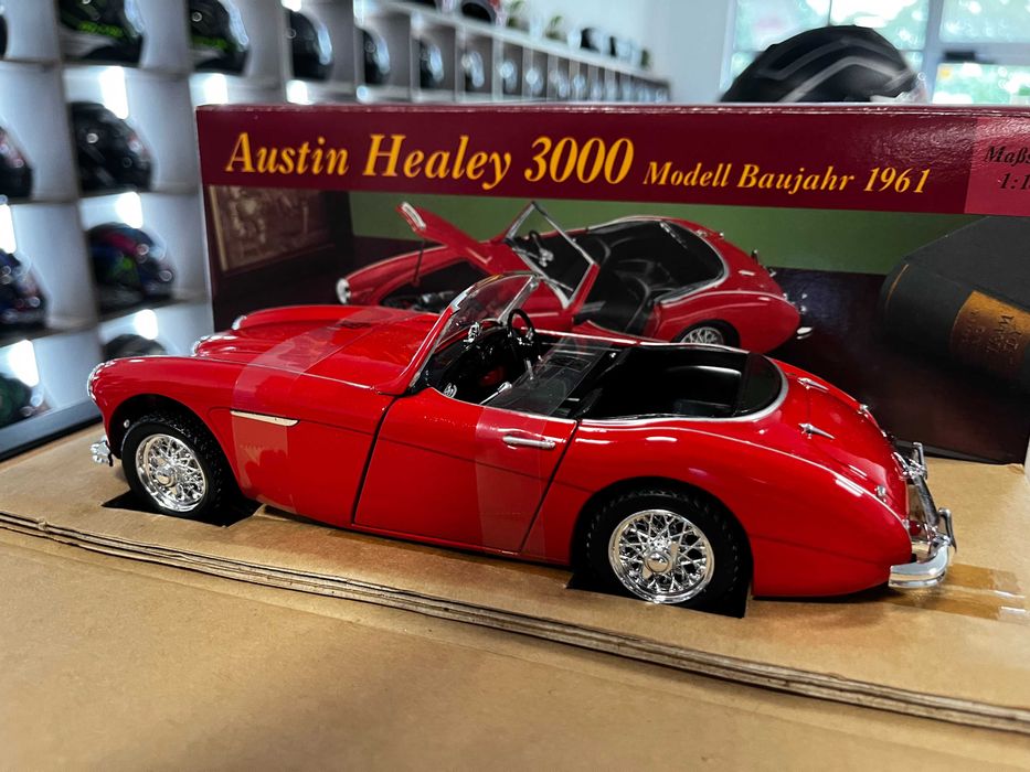 MAISTO  метален колекционерски модел количка AUSTIN HEALEY 3000 1961 1:18