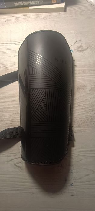 Apărători tibie negre ,,kipsta,,