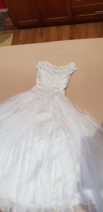 Сватбена рокля ...