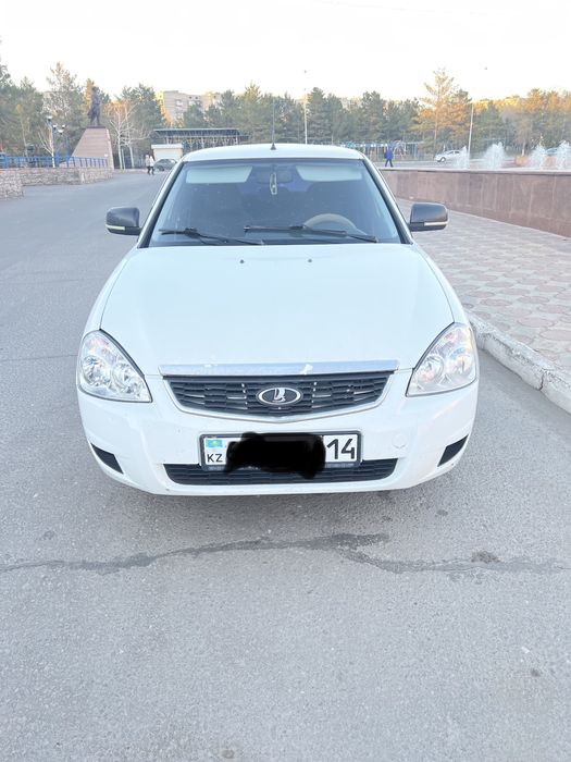 Машина приора 2 полулюкс