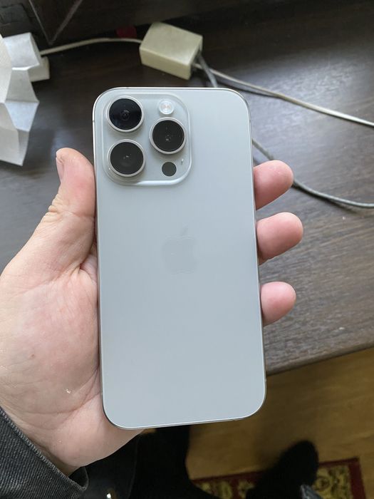 Продаю iphone 15 pro 256