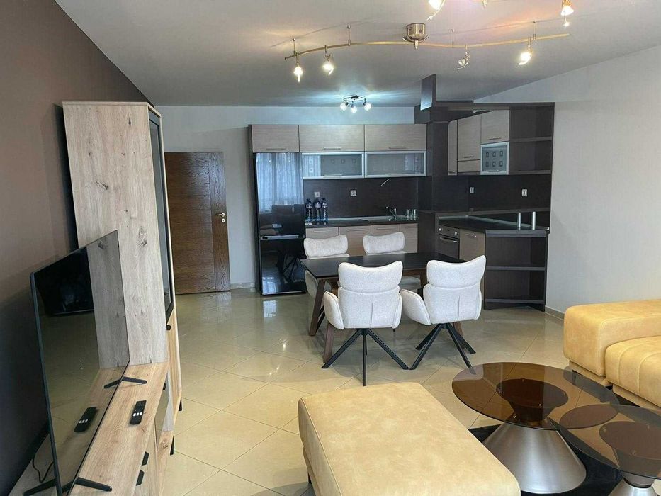 Дава се под наем Тристаен апартамент в Варна, Център - 120 кв.м за 1196.97 € - Снимка #6