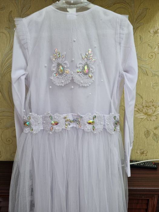 Келинлар учун ансамбль Янги кийилмаган