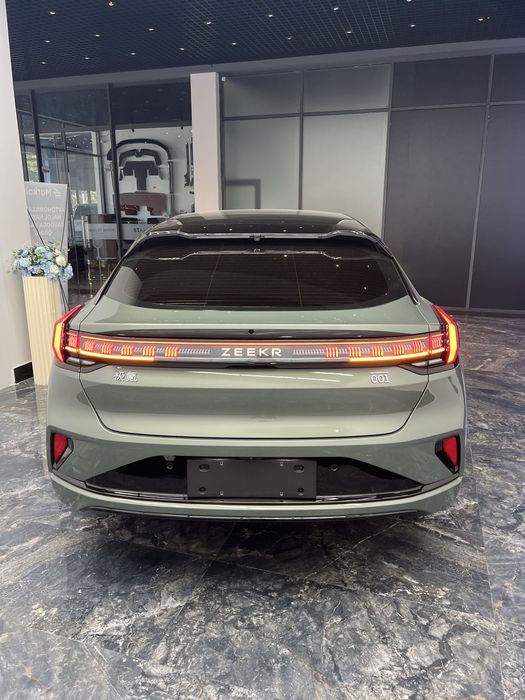 Zeekr 001 YOU 2025 res