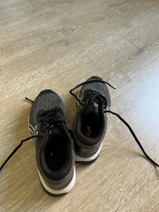 Маратонки за момче Asics