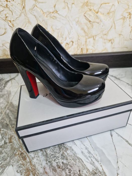 Любая пара туфель  за 500 тг