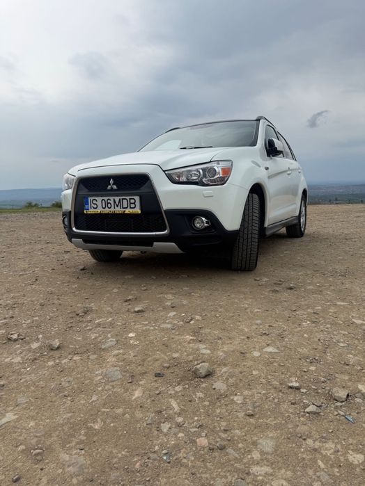 Vând Mitsubishi ASX