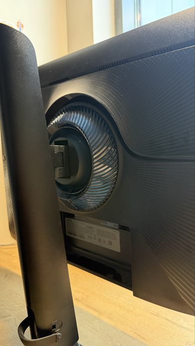 Samsung Odyssey G4 27” — 240 Гц / IPS / 1 мс