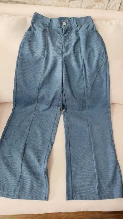 Pantaloni cu cracul larg marimea S cred,stare f buna
