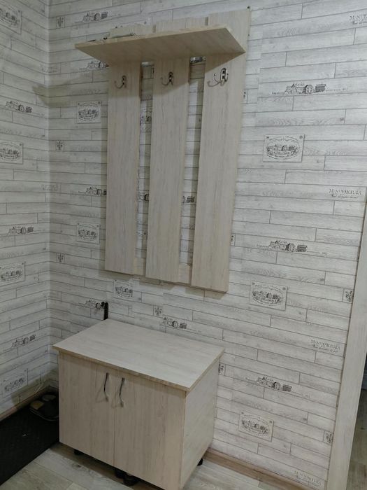 Продам вешалку для прихожей с тумбой
