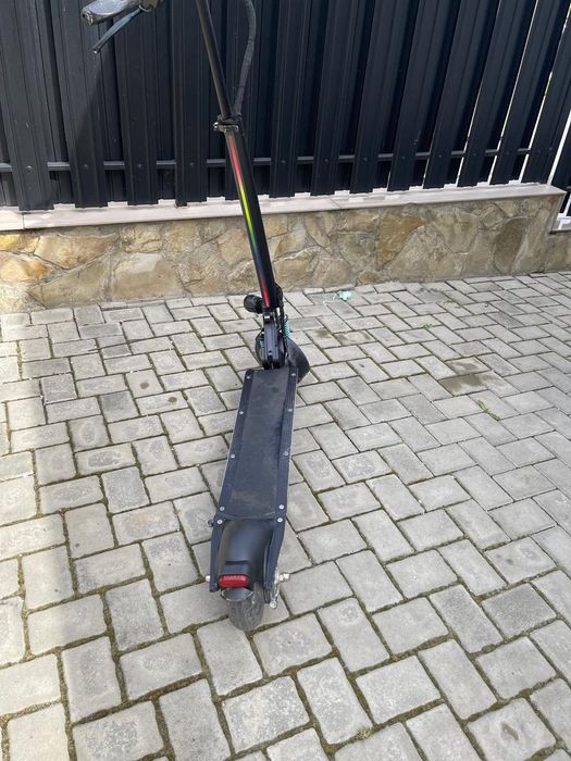 Vând trotinetă  electrică