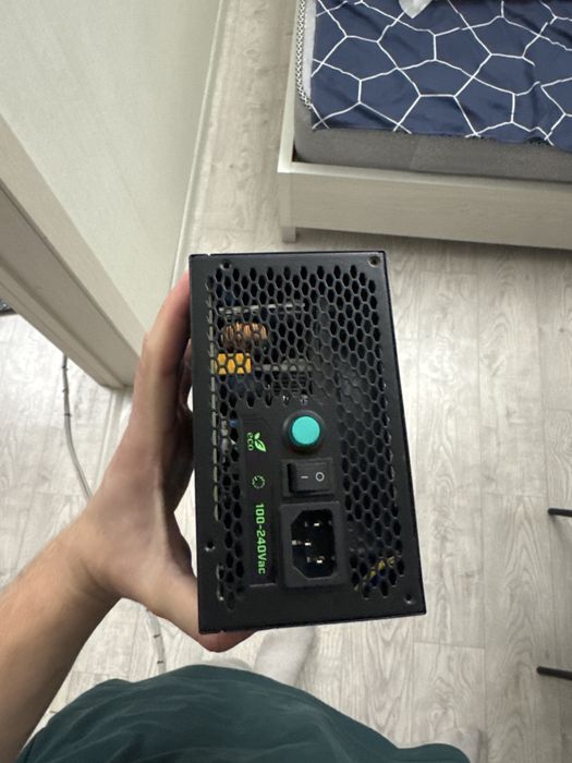 Продам блок питания Gamemax Vp-600 rgb