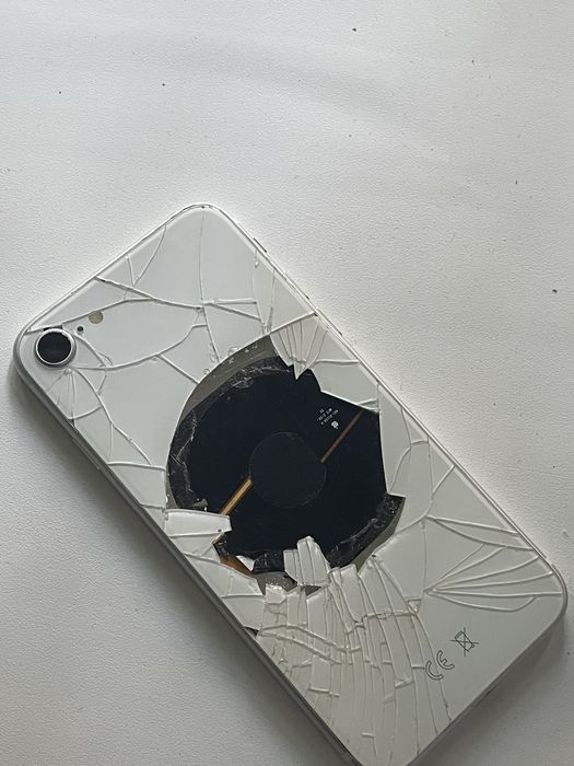 2 айфона се 20 года