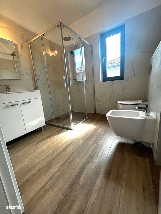 Casă de închiriat | 5 camere | Curte de 400 mp | Corbeanca