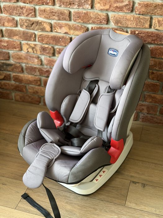 Продам детское автокресло chicco