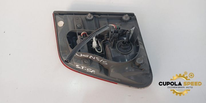 Lampa / Tripla stop stanga pe capota portbagaj Toyota Avensis 3 T27 [