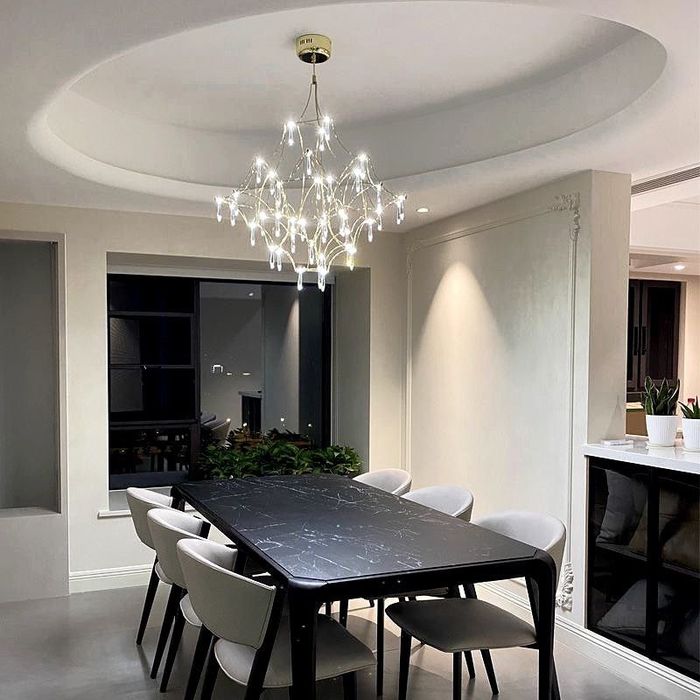 Продаю легкую, красивую люстру