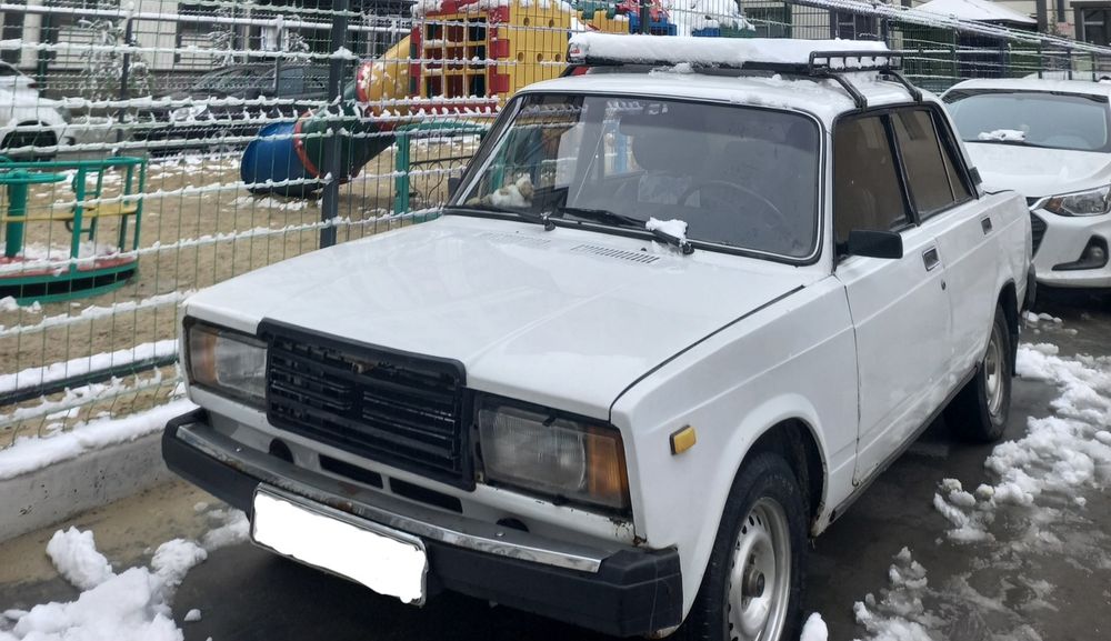 Vaz lada 2107 sotiladi