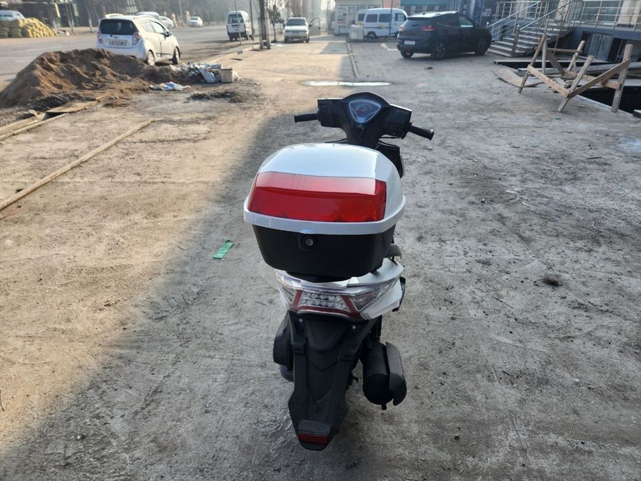 Bonvi skuter 150 kub holati oʻrta eng zor variant narhi 550$ boʻlishi