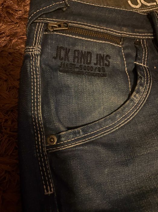 Blugi JACK&JONES ,mar 34 albastru prespalat ,originali