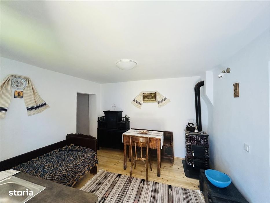 Casa individuala cu 2 corpuri si teren 625 mp - Avrig