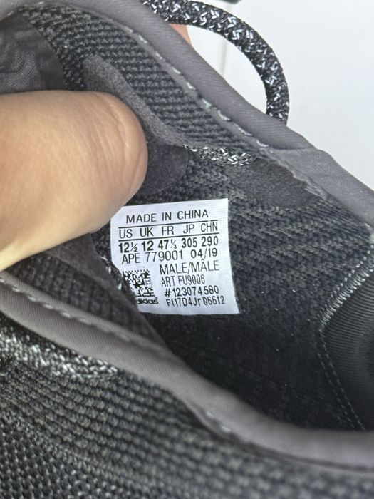 Adidasi adidad yeezy 350 v2