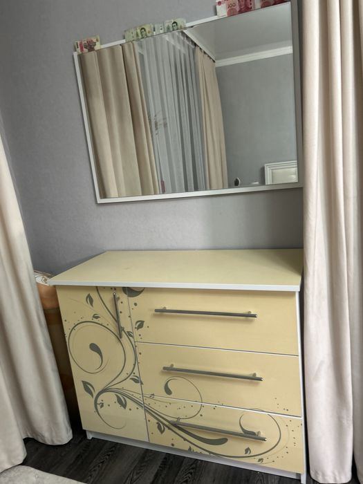 Комод с зеркалом