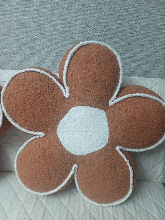 Цветочек подушка тедди