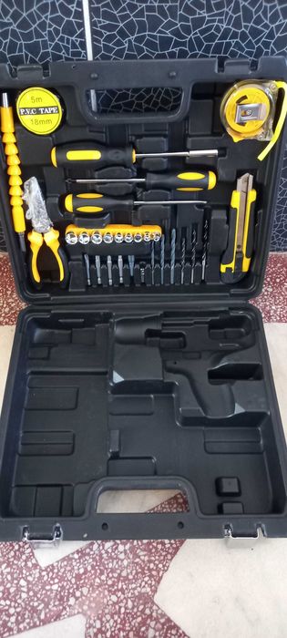 Trusa cu accesorii pentru bormasina.  Nouă!