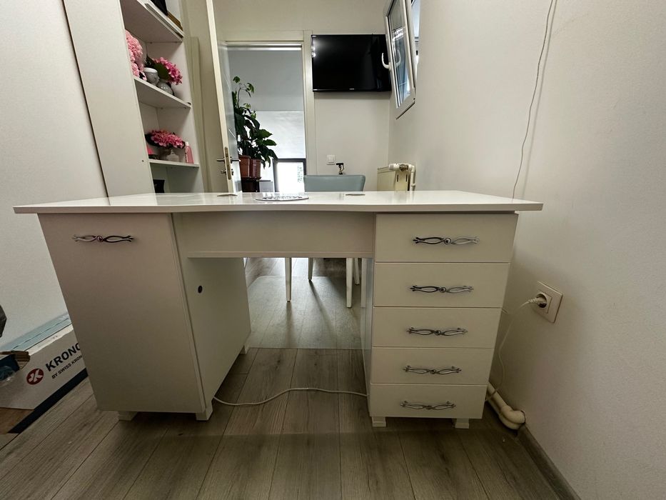 Vand masa manichiura, 5 sertare, aspirator incorporat