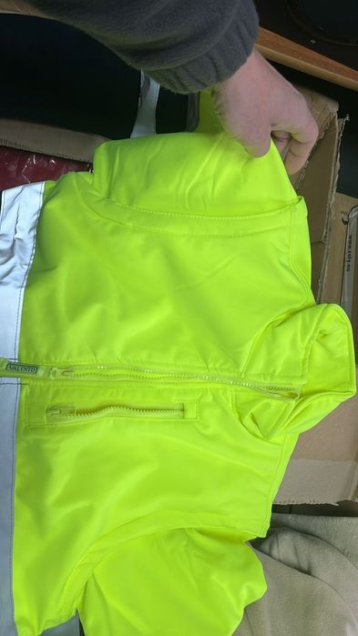 Vrei un tricou personalizat care să iasă în evidență?