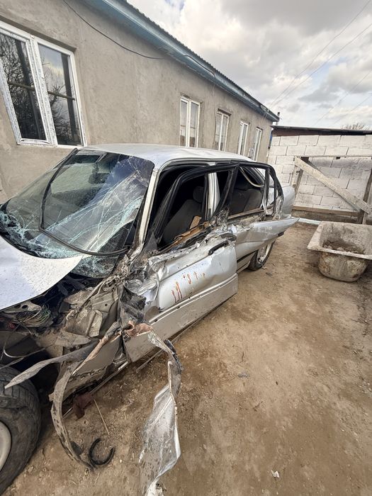 Продам BMW E34 на запчасти