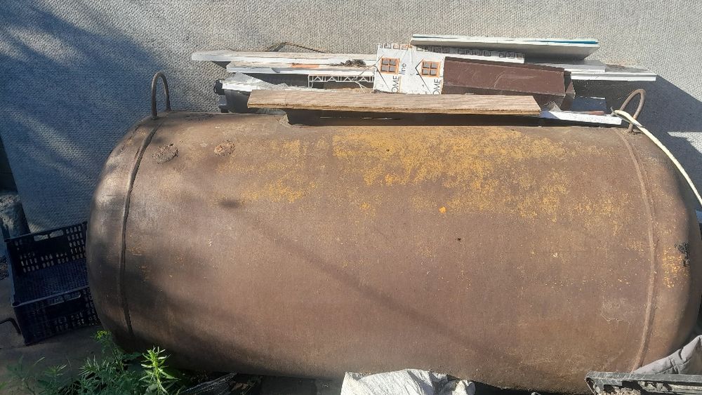 Бочки железные под солярки.