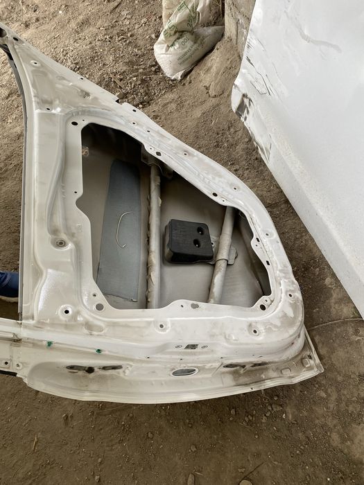 Продам двери на hyundai elantra ad