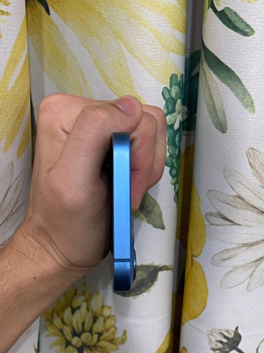 Продаю айфон 13 128гб