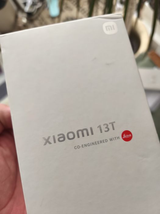 Xiaomi 13t cu cutie și încărcător 67W
