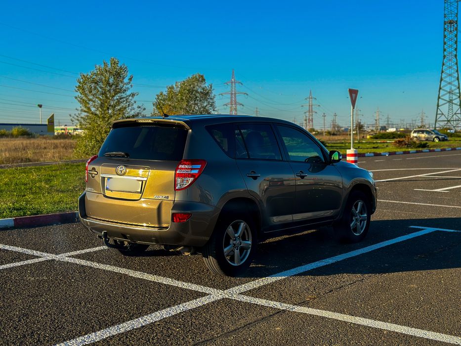 Toyota RAV4, 2012, 2.2 diesel, cutie manuală