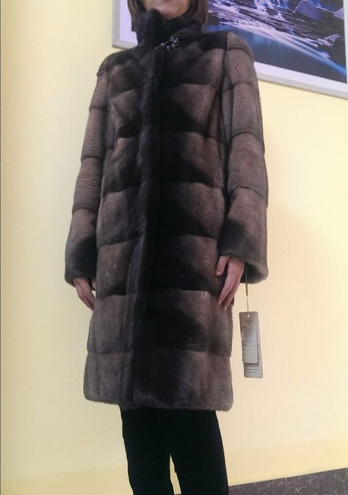 Продам женскую шубу