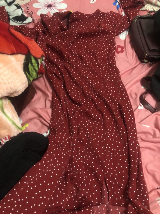 Вещи платья еще много чего есть