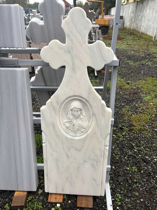 15% reducere la monumente funerare marmura si granit