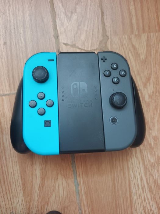 Consola Switch cu inca 2 manete