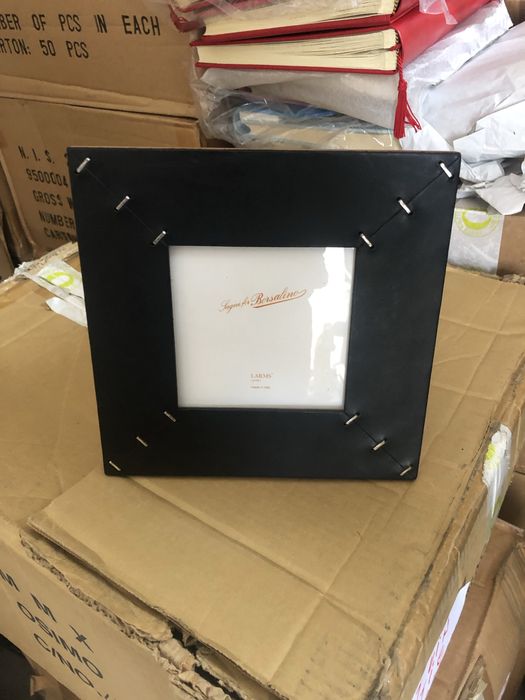 Rame foto inbracate in piele