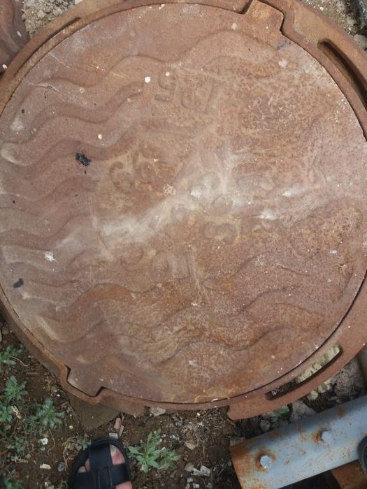 Люк колодца . Новые. Чугунные.